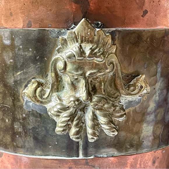 Hammered Brass and Copper Container with Poseidon-like Handles - Picture 5 of 10